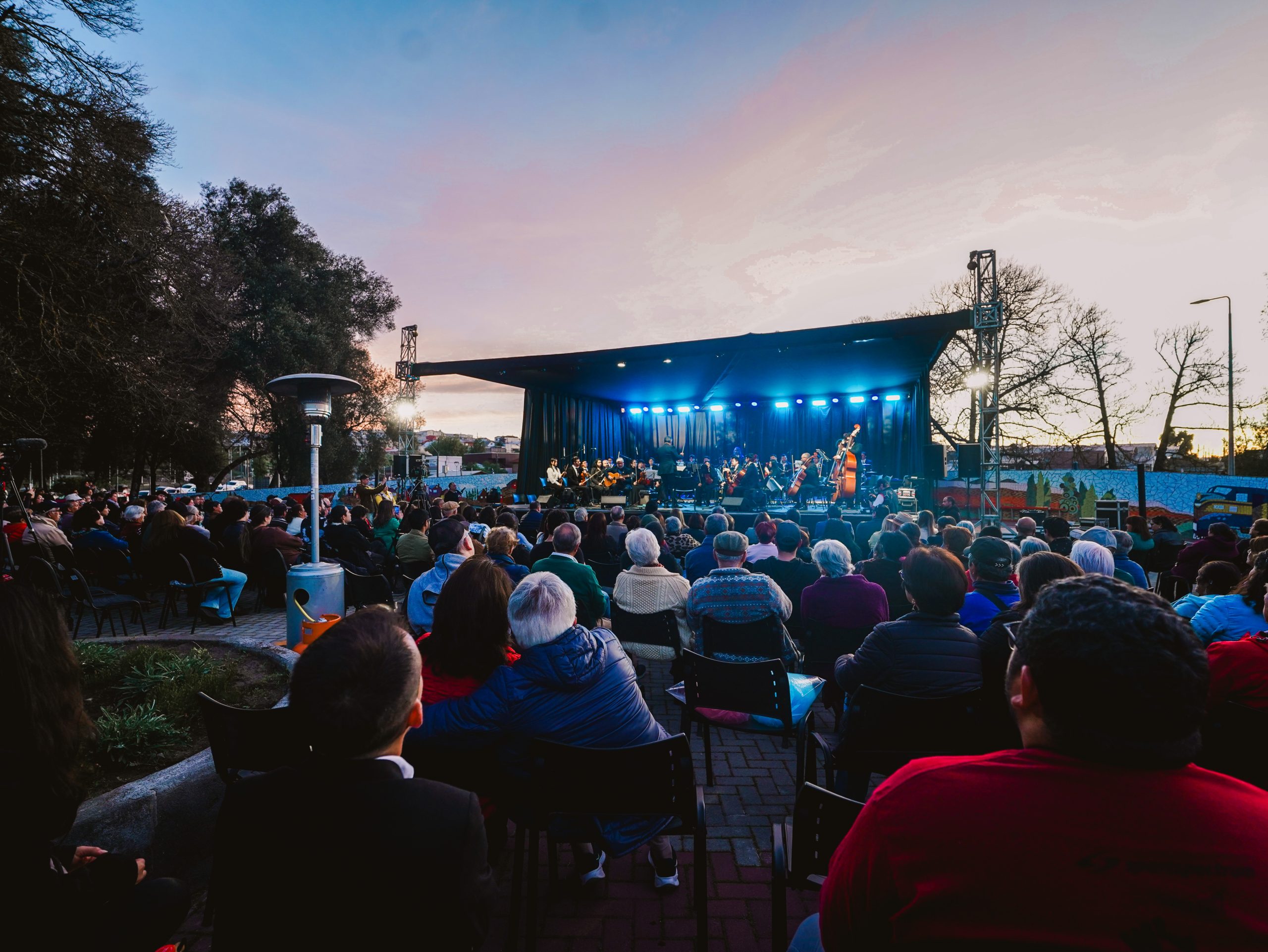 Alrededor de 500 personas disfrutaron del concierto de la Orquesta Filarmónica del Biobío junto al destacado músico Christian Gálvez en Laja