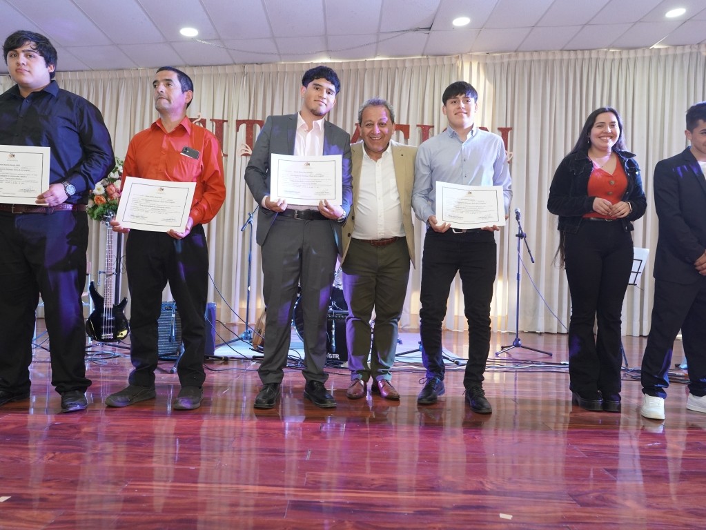 Laja celebra la titulación de 33 jóvenes del Liceo Técnico Profesional