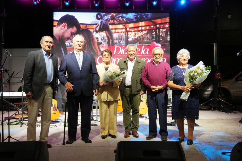 Familias lajinas celebraron el Día del Amor y la Amistad en la Plaza Cívica