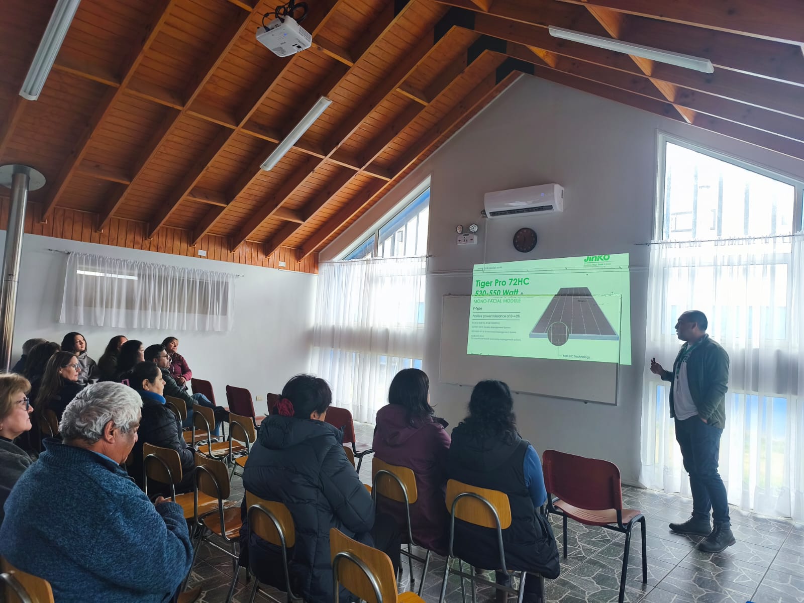 38 familias de Laja fueron beneficiadas con proyecto de paneles solares en Villa Nuevo Amanecer