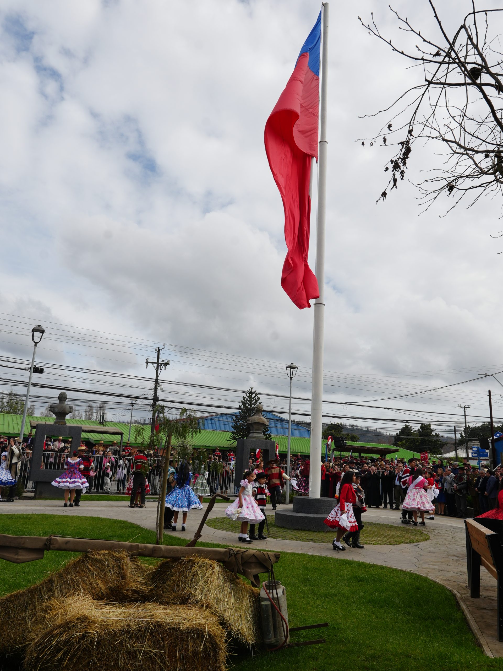 Laja dio inicio a su Mes de la Patria con tradicional Izamiento del Pabellón Patrio
