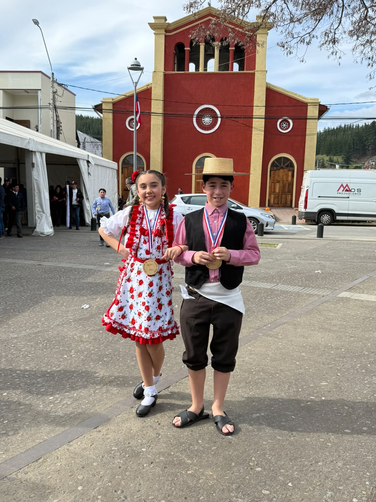 Estudiantes de Laja clasifican al Regional de Cueca Escolar tras participar en muestra provincial