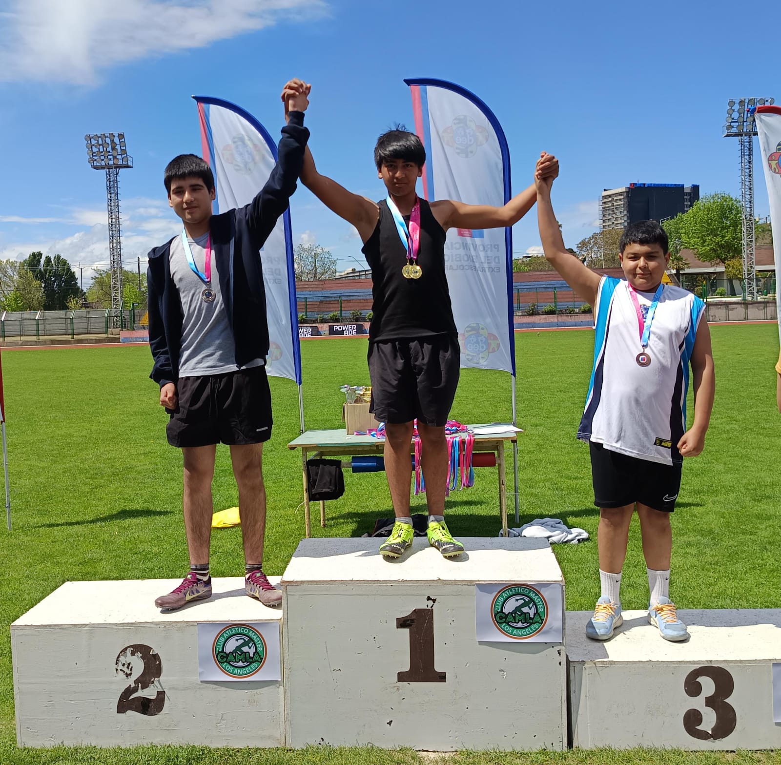 Atletismo lajino destaca en campeonato provincial y clasifica a 10 deportistas a la final regional