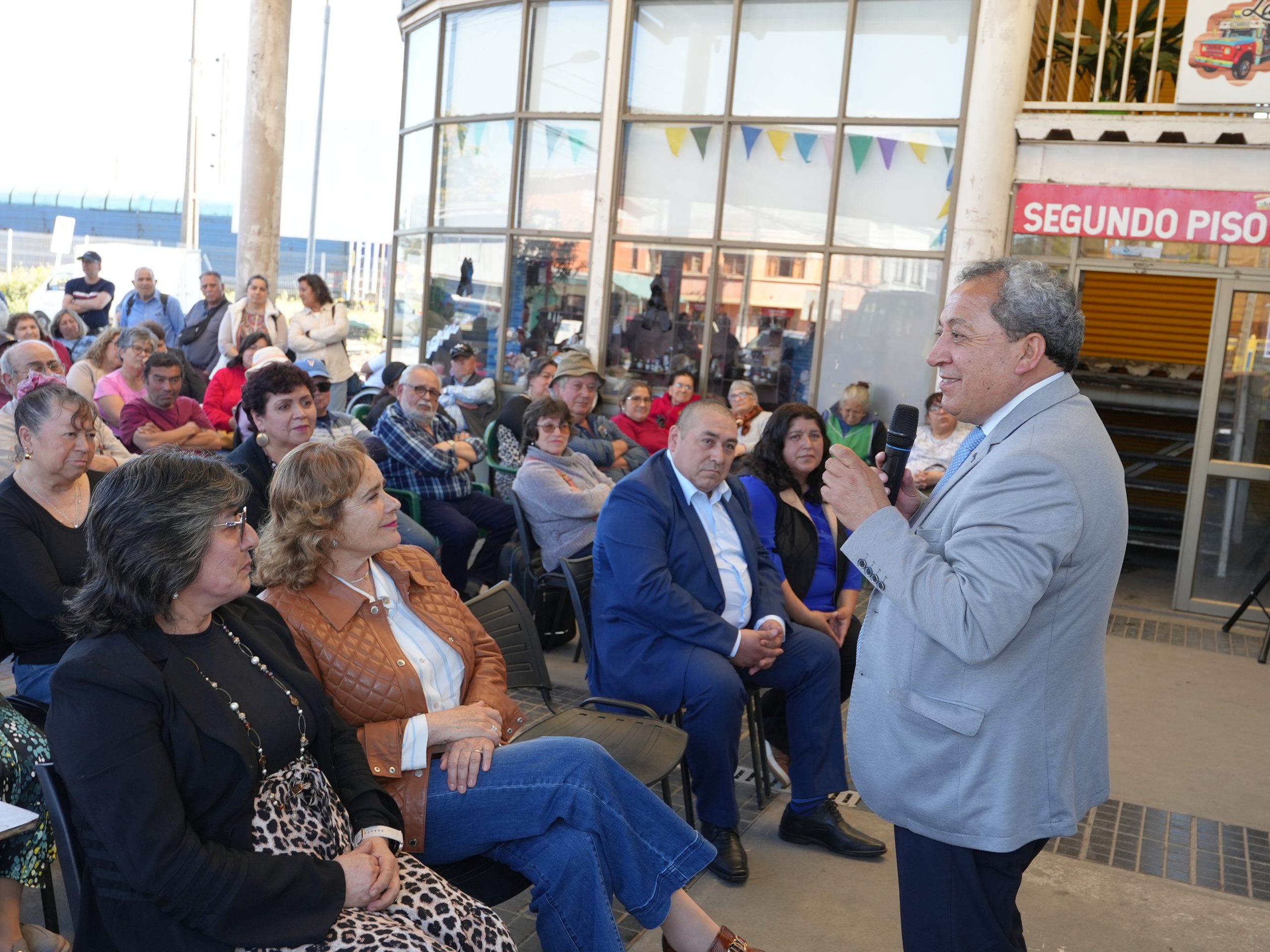 Laja avanza en la modernización de su Mercado Municipal: comerciantes conocen detalles de inversión de $1.200 millones